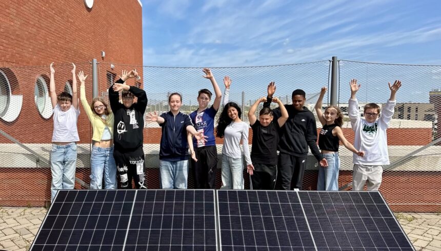 Erstes Solar-Balkonkraftwerk hilft beim Energiesparen